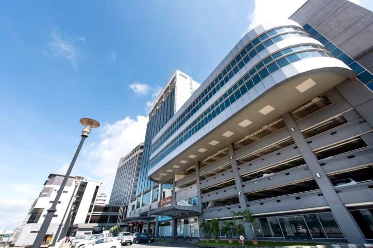 Kingwood Hotel Exterior